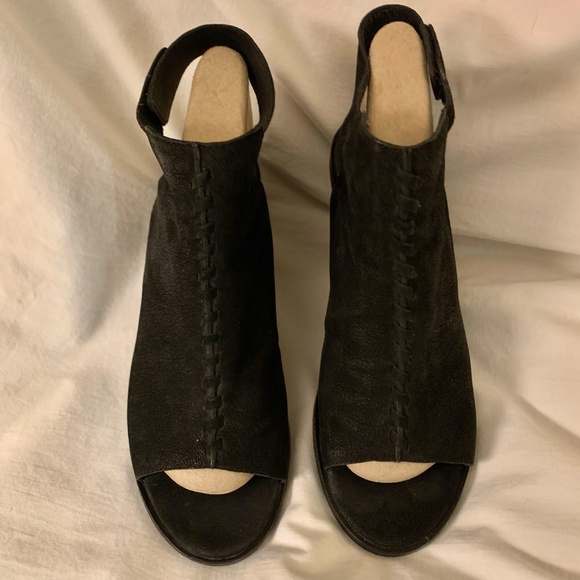 Eileen Fisher black nubuck leather 'Pagoda' block heel sandals - Picture 2 of 10